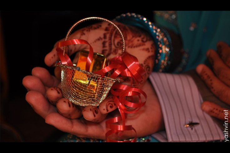 Hold my hand Hold my hand