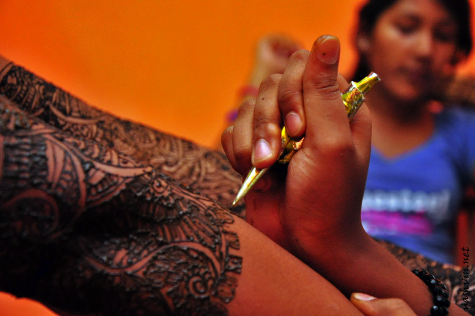 Applying Mehendi – Yashvinblogs