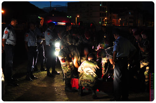 Foreign soldiers securing their guns under the eyes of the SSU people
