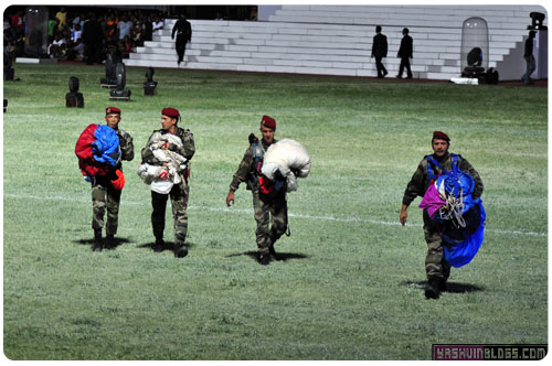 12Mars-53-parachutes