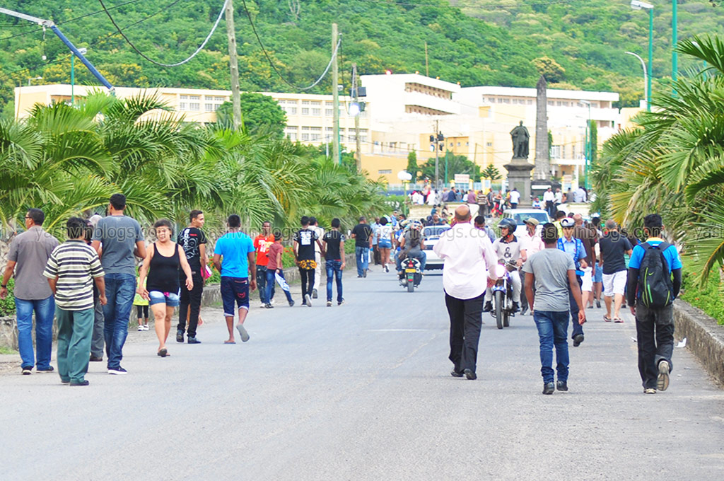 Entering Champs de Mars