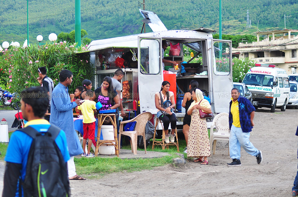 Hawkers inside Champs de Mars